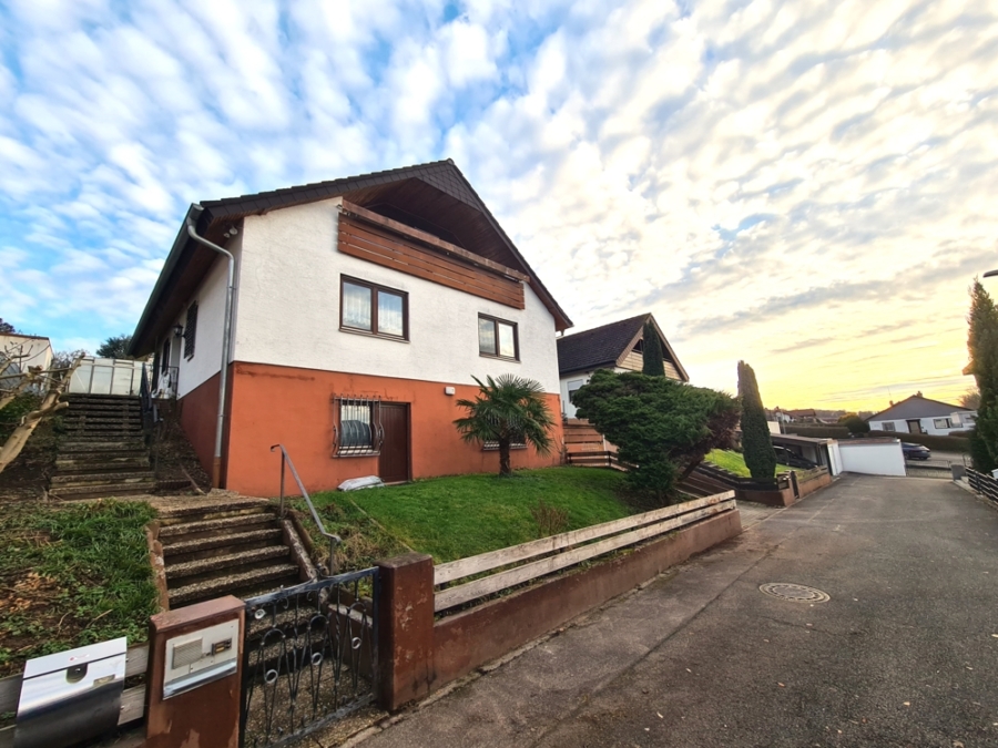 FREISTEHENDES FAMILIENHAUS IN SACKGASSENLAGE MIT 4 SCHLAFZIMMERN, 2 BÄDERN UND GARAGE, 75196 Remchingen / Nöttingen, Einfamilienhaus