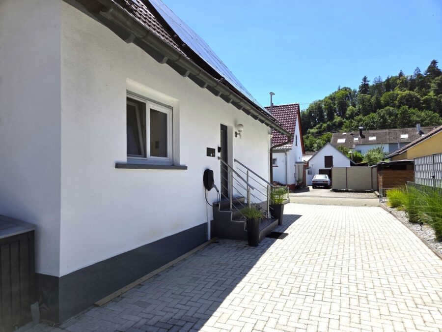 KERNSANIERTES FAMILIENHAUS MIT POOL, EBK, KAMIN, 2 BÄDERN, DOPPELGARAGE…, 76571 Gaggenau / Ottenau, Einfamilienhaus