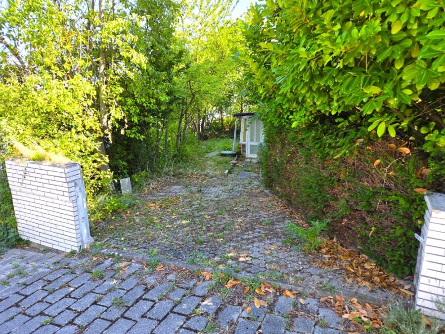 SANIERUNGSBEDÜRFTIGE GARTENGESCHOSSWOHNUNG MIT WINTERGARTEN, GÄSTE WC, BADEWANNE, PKW-STELLPLATZ, 75217 Birkenfeld, Souterrainwohnung