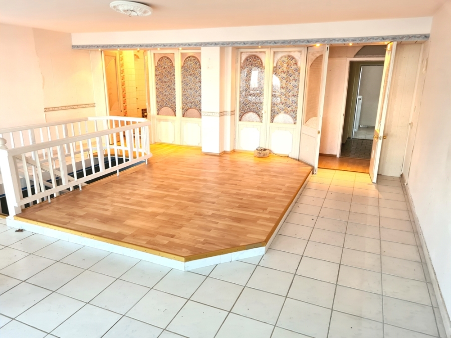 SANIERUNGSBEDÜRFTIGE GARTENGESCHOSSWOHNUNG MIT WINTERGARTEN, GÄSTE WC, BADEWANNE, PKW-STELLPLATZ, 75217 Birkenfeld, Souterrainwohnung