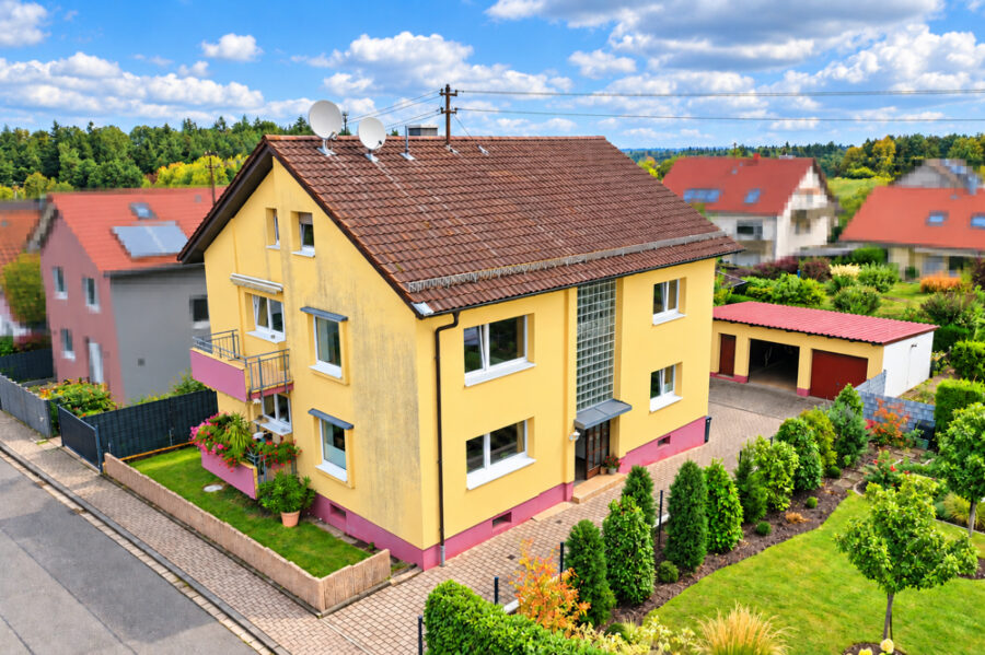 3 FAMILIENHAUS IN SPIELBERG MIT 4 BALKONEN, TAGESLICHTBÄDERN, GARTEN UND 2 GARAGEN, 76307 Karlsbad / Spielberg, Mehrfamilienhaus
