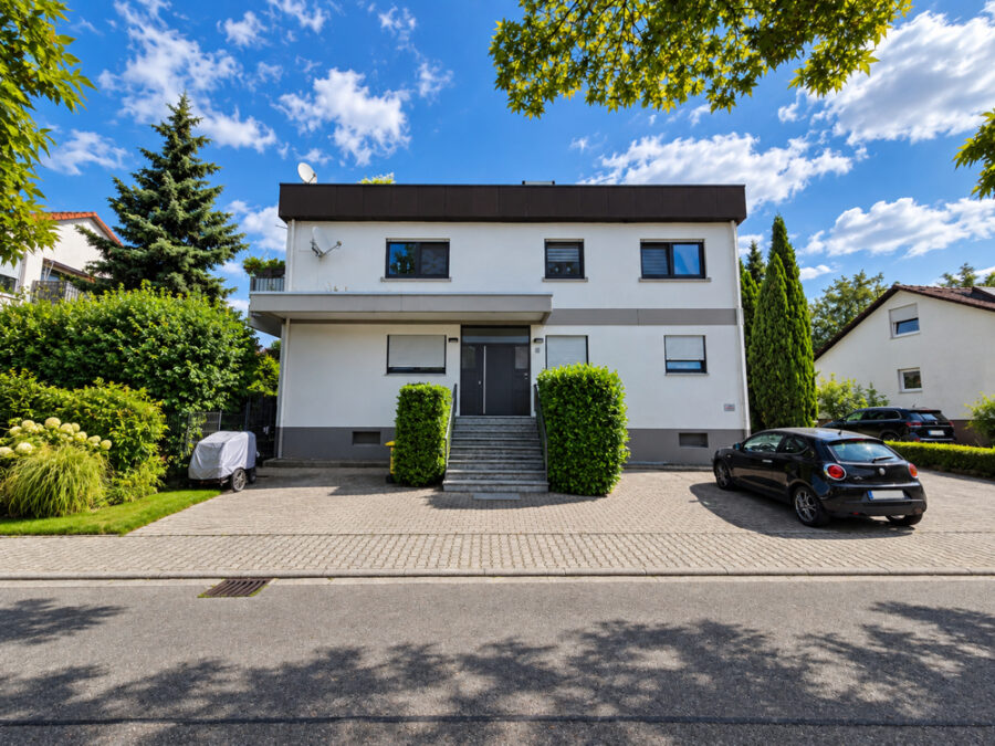 GUT VERMIETETE DACHGESCHOSS MIT TAGESLICHT-BADEZIMMER (DUSCHE UND WANNE) UND PKW GARAGE…, 76477 Elchesheim-Illingen, Dachgeschosswohnung