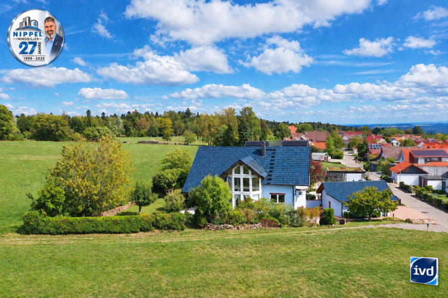 DAS BESONDERE IST IMMER ETWAS ANDERS, 75328 Schömberg, Einfamilienhaus