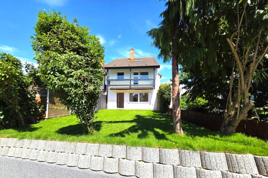 SANIERTES FAMILIENHAUS MIT 5 SCHLAFZIMMERN, 2 BALKONEN, TERRASSE, PKW GARAGE…, 76337 Waldbronn / Reichenbach, Reihenendhaus