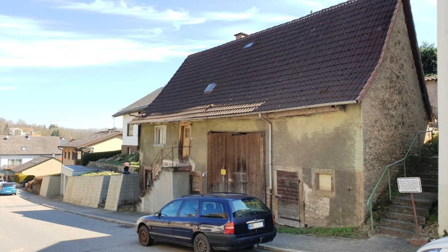 PROVISIONSFREI: FACHWERKHAUS MIT INTEGRIERTER SCHEUNE, SCHOPF, INNENHOF UND KLEINEM GARTEN, 75045 Walzbachtal / Wössingen, Einfamilienhaus