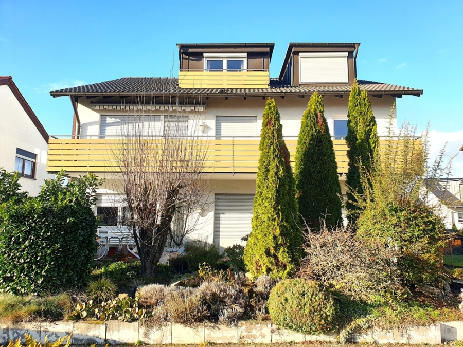 3 FAMILIENHAUS IN SEHR BEGEHRTER LAGE MIT TERRASSE, BALKONEN, 2 GARAGEN SOWIE 2 STELLPLÄTZEN, 76337 Waldbronn / Reichenbach, Mehrfamilienhaus