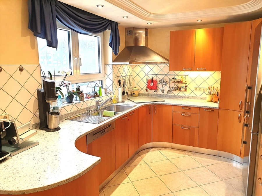 IN EINEM MODERNEN 6 FAMILIENHAUS MIT EBK, BADEWANNE UND DUSCHE, BALKON, STELLPLATZ…, 76227 Karlsruhe / Durlach, Erdgeschosswohnung