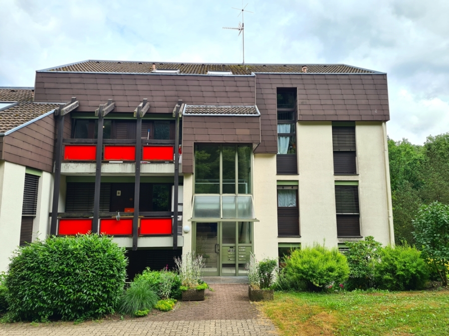 LANGENSTEINBACH: DIREKT AM WALDRAND IN EINER SACKGASSE, 76307 Karlsbad / Langensteinbach, Erdgeschosswohnung